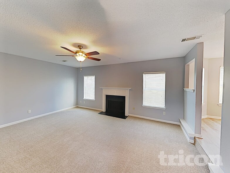 Building Photo - 1005 Maris Ln