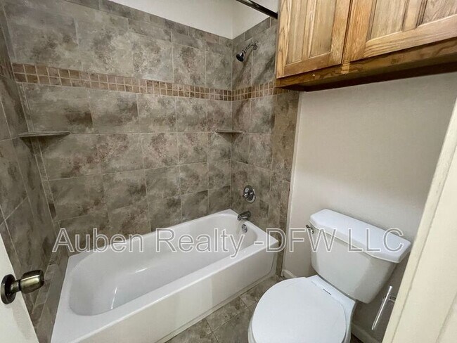 Building Photo - 5516 Lewis Ct
