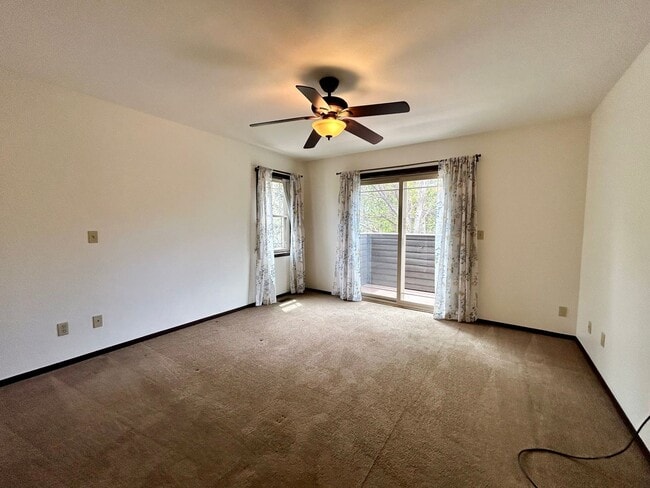Building Photo - Beautiful 5 Bedroom Home with Large Private Yard