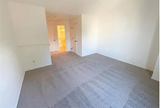 Building Photo - 3437 Queen Anne Way