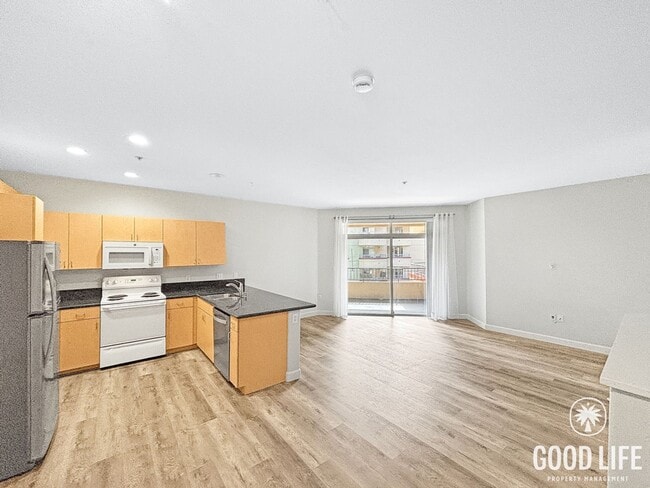 Building Photo - Stylish 1BD/1BA Condo in Cortez Hill with Balcony, In-Unit W/D & Pool Views
