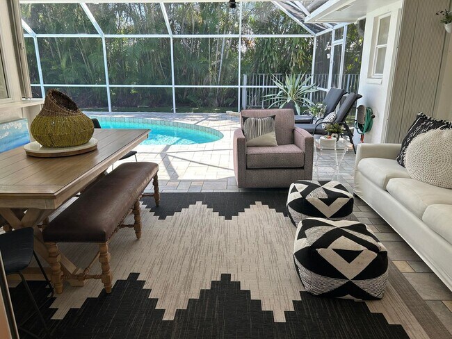 Building Photo - 1080 Walnut Terrace