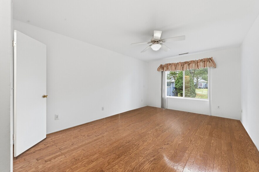 Building Photo - 763 Spring Lake Dr