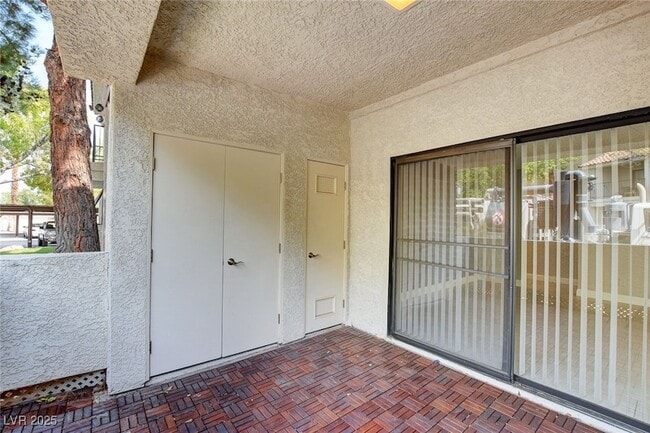 Building Photo - 4700 Nara Vista Way