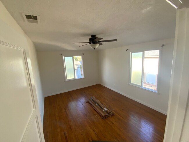Building Photo - 981 Calle Miramar