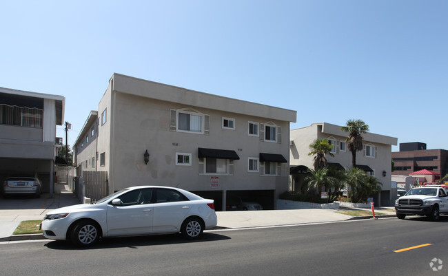 Building Photo - Providencia Palms