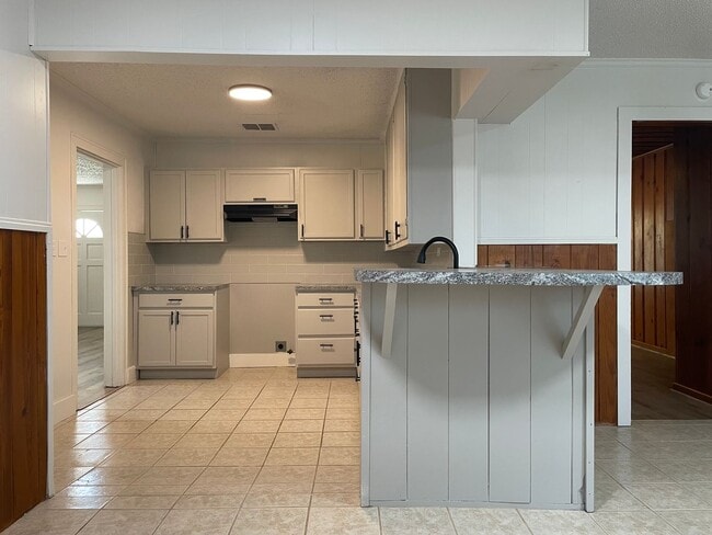 Building Photo - Renovated Charm Meets Modern Comfort – 3-B...