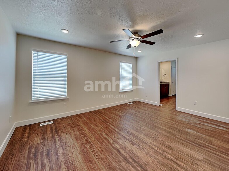 Building Photo - 2349 Frontier St