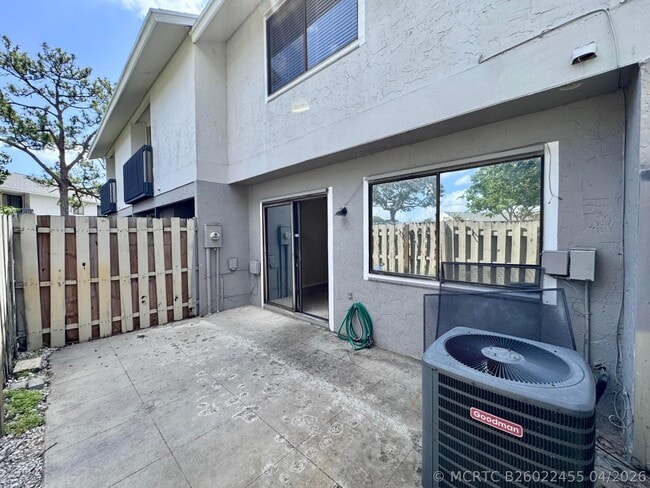 Building Photo - 704 Riverside Dr