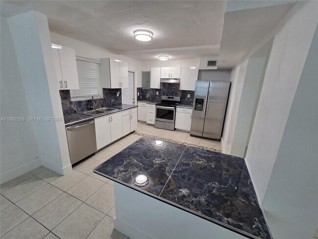 Building Photo - 9100 SW 95th Ave