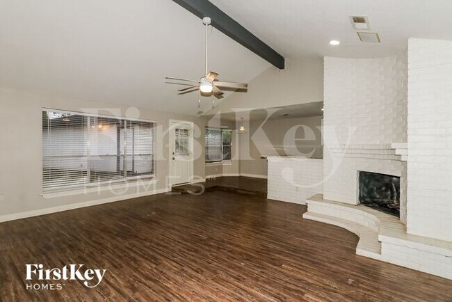 Building Photo - 15631 Cascade Point Dr