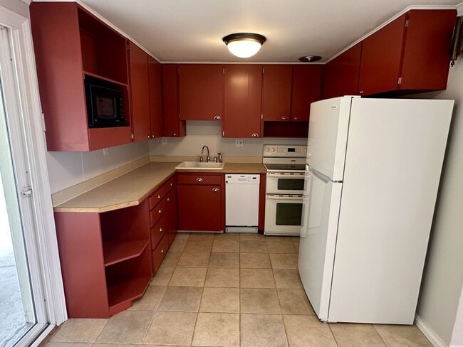 Building Photo - Well-Maintained 3-Bed, 1.5-Bath Home for Lease – 1,056 sq ft