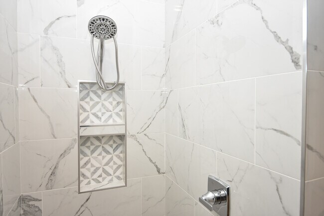 Roll-in tiled master shower - 6706 71st Ave S