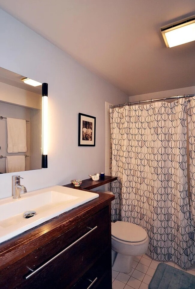 Building Photo - Comfortable Living in a Great Neighborhood