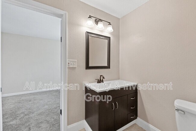 Building Photo - 834 Boulevard De L'Orleans