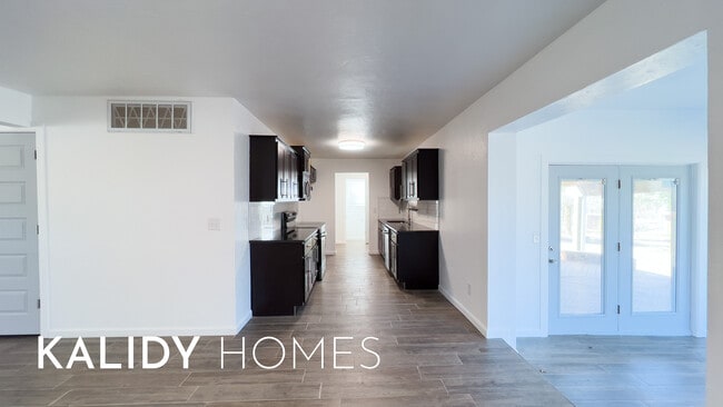 Building Photo - 4605 Sunset Terrace