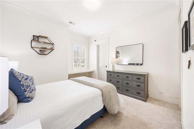 Building Photo - 5638 Glenrich Dr