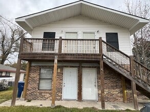 Building Photo - Efficiency Apartment Located in Sulphur