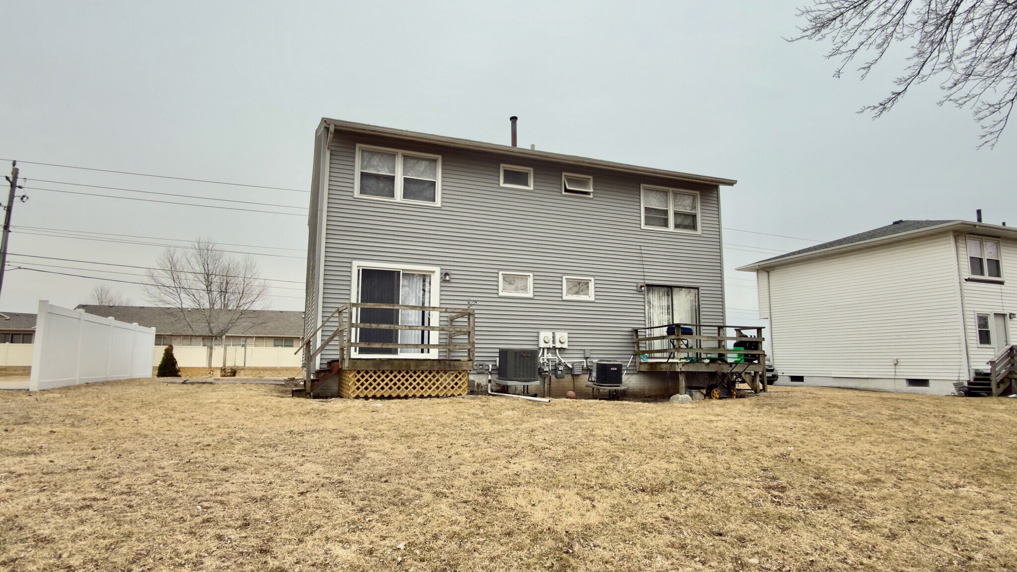 Building Photo - 5438 N Division St