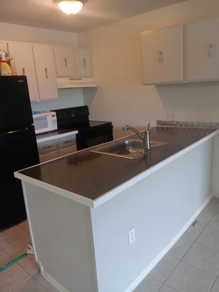 Building Photo - 707 W 96th Ave