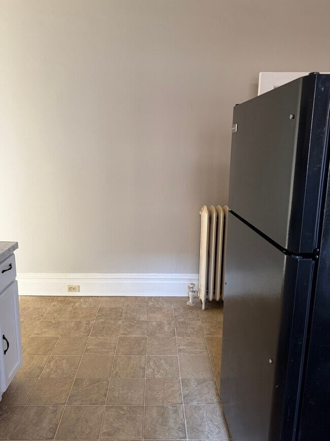 Building Photo - 114 S West St