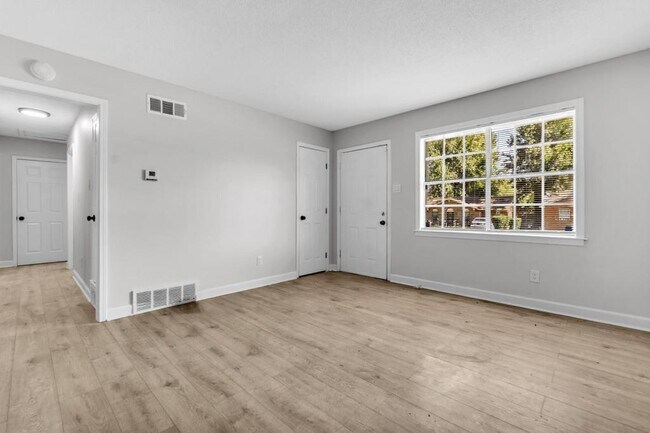 Building Photo - 4829 Bradford Dr