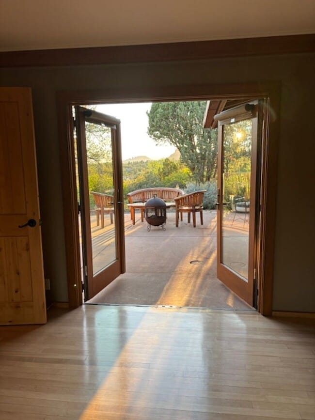 Building Photo - Unfurnished, 1-Year Long-Term Rental
