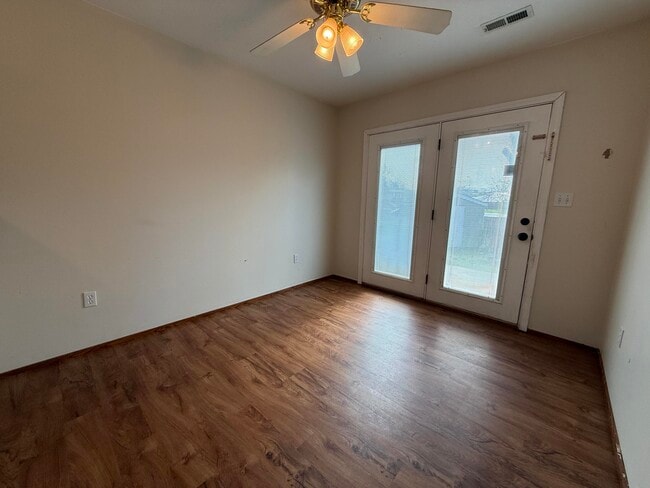 Building Photo - 422 Lasalle Pl