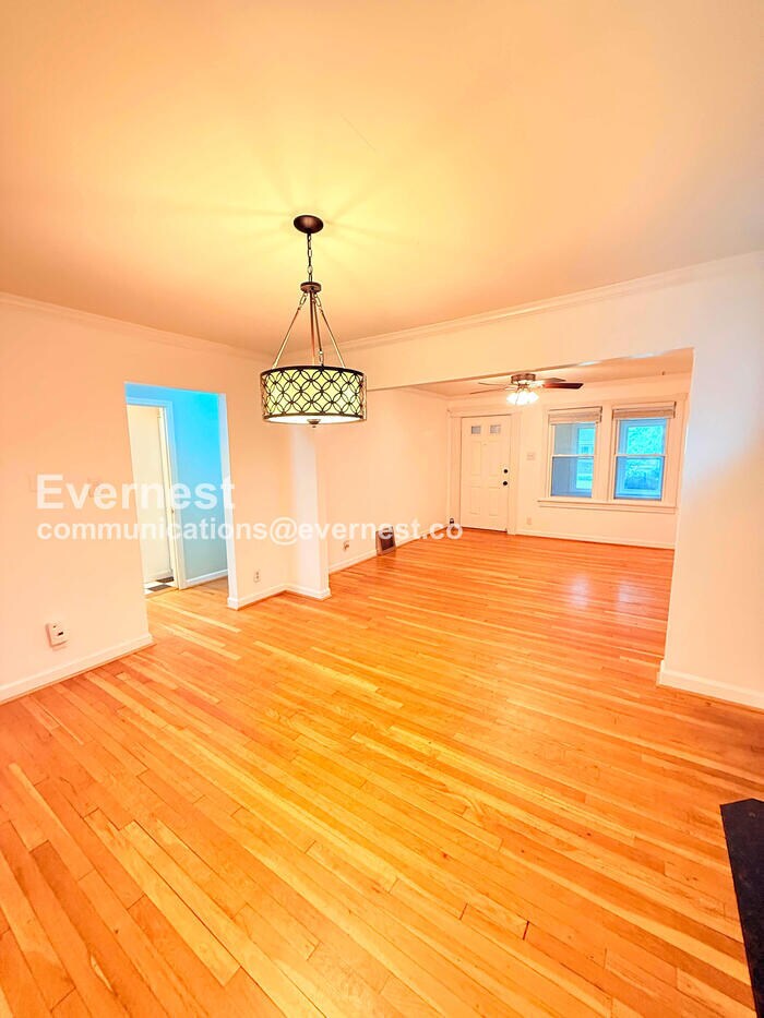 Building Photo - 1557 Leroy St