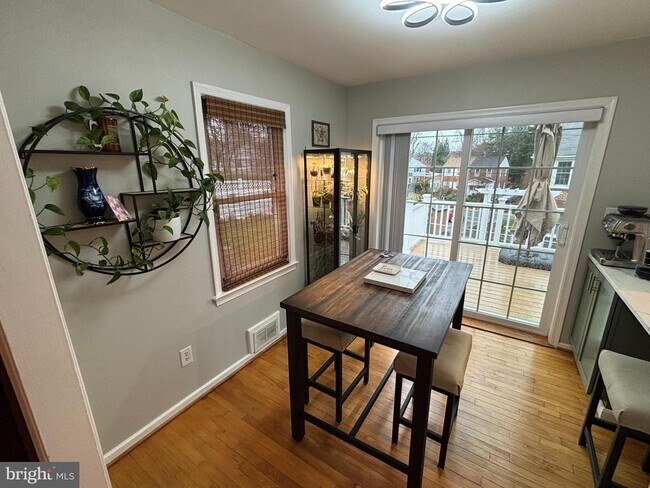 Building Photo - 2803 Albemarle Dr