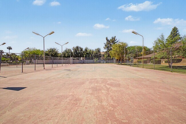 Building Photo - Remodeled 3BR End Unit Townhome in South Tempe | Private Yard + Covered Parking