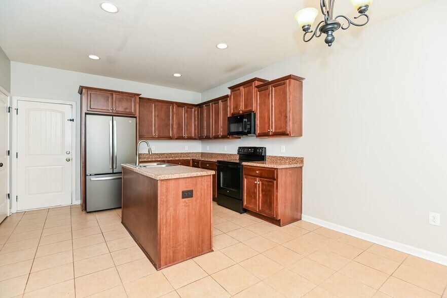 Building Photo - 522 Broughton Dr