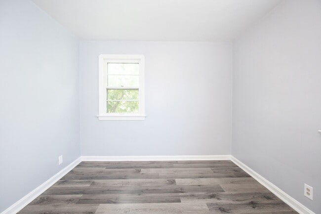 Building Photo - 3 BED 1.5 BATH BEAUTIFUL SINGLE FAMILY HOM...