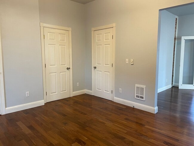 Building Photo - M1614 #1-3