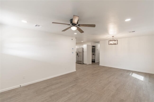 Building Photo - 531 Parkhill Cir