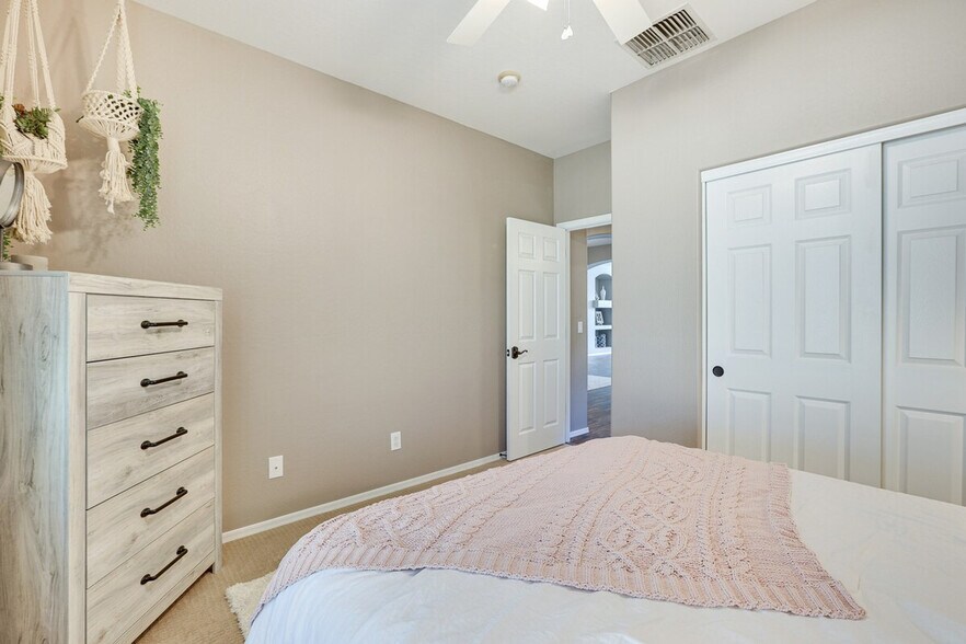 Building Photo - 14973 N 135th Dr