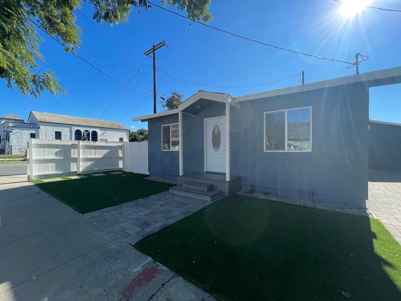 Front of the House - 340 Sespe Ave