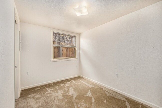 Building Photo - 935 Central Ave