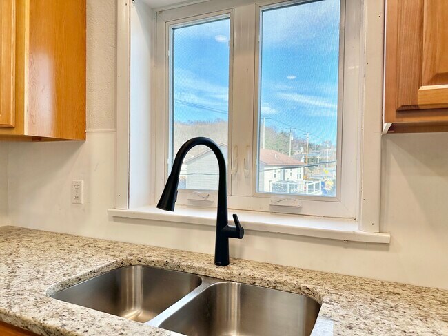 Building Photo - 449 N Main St