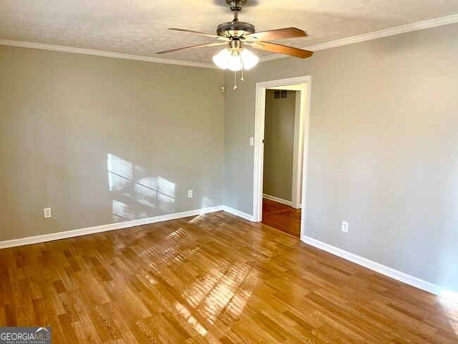 Building Photo - 3305 Spring Creek Dr SE