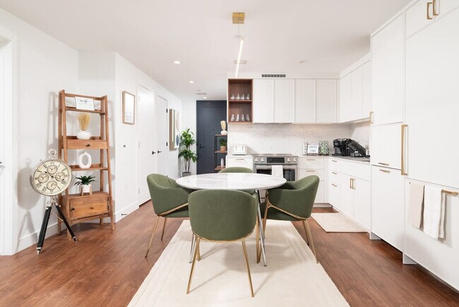 Building Photo - 212 Stuart St