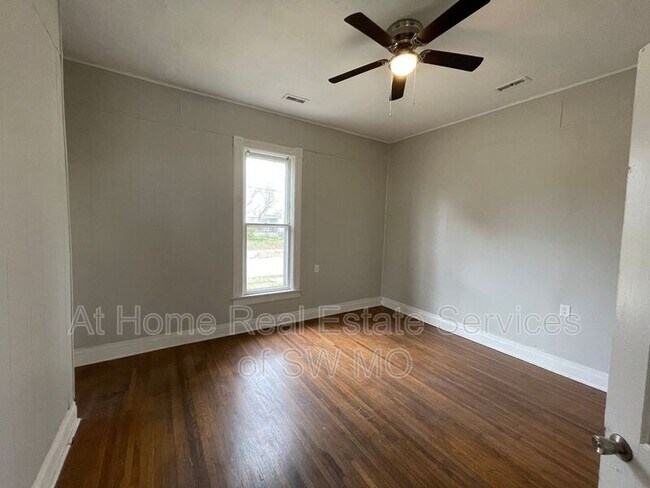 Building Photo - 1350 N Grant Ave