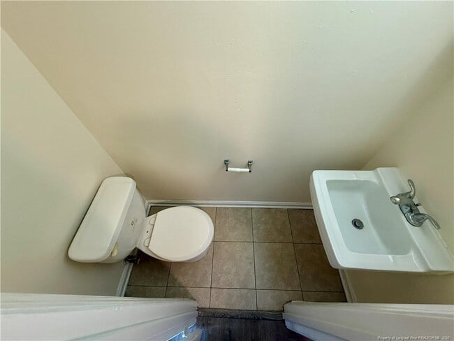 Building Photo - 421 Kirkcaldy Ct