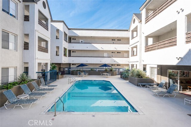 Building Photo - 300 N El Molino Ave