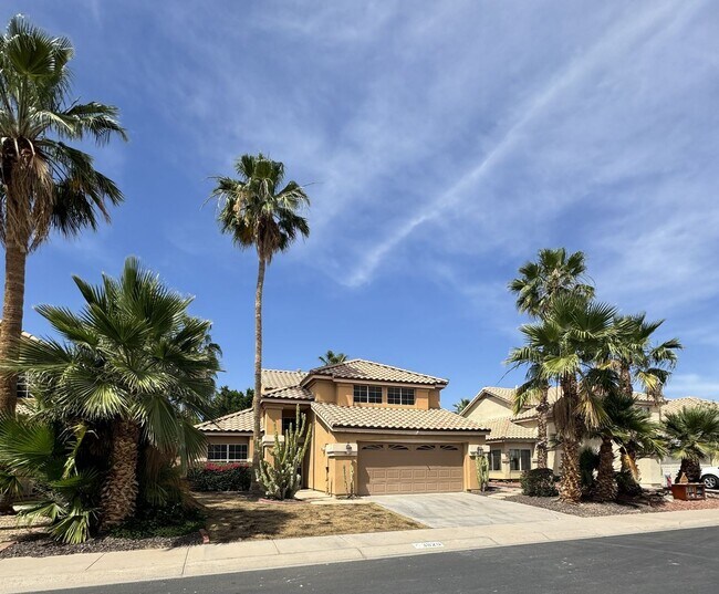 Building Photo - COMING SOON - LAKEWOOD HM W POOL/SPA, FIREPIT, INSIDE FIREPLACE. POOL SERVICE/LANDSCAPING INCL