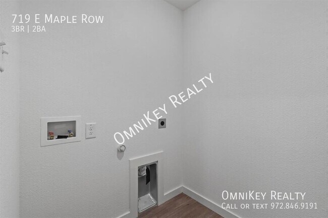 Building Photo - 719 Maple Row