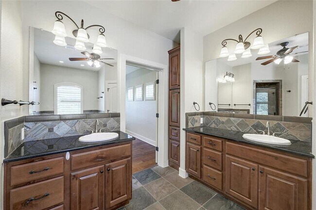 Building Photo - 116 Tallstar Dr