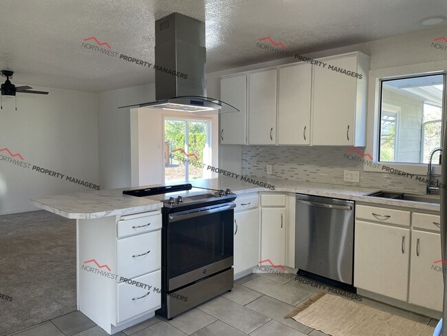 Building Photo - STATUS:  AVAILABLE | R136B | $2195.00