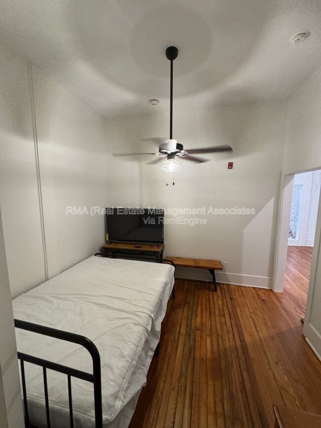 Building Photo - 215 Main St