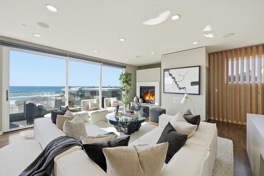 Building Photo - 2406 Ocean Dr